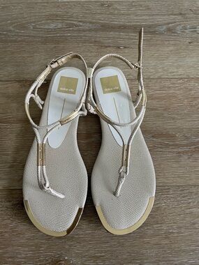 Dolce Vita Women's Beige Gold-Trim Thong Sandals Sz 9.5